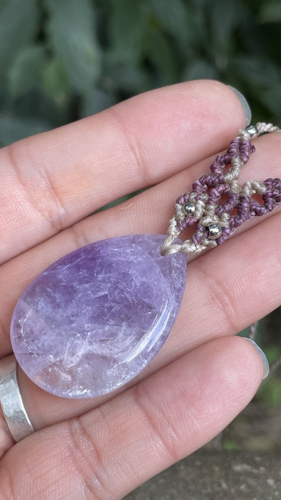 Collar de macrame con amatista