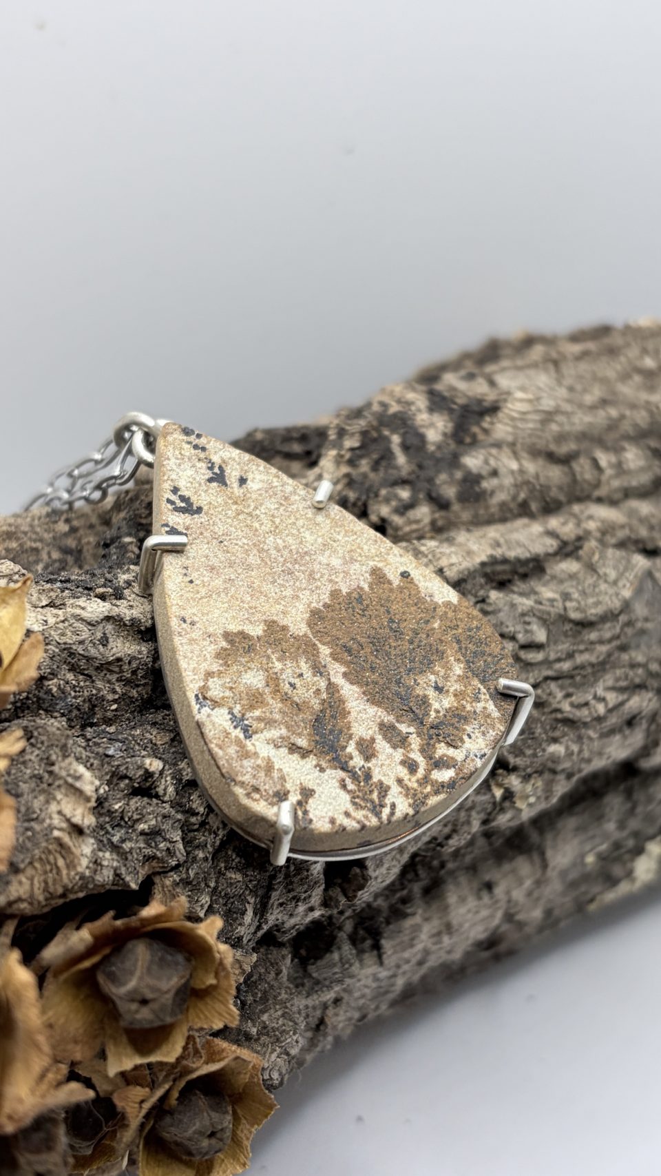 Collar de fósil Dendrita de plata de ley