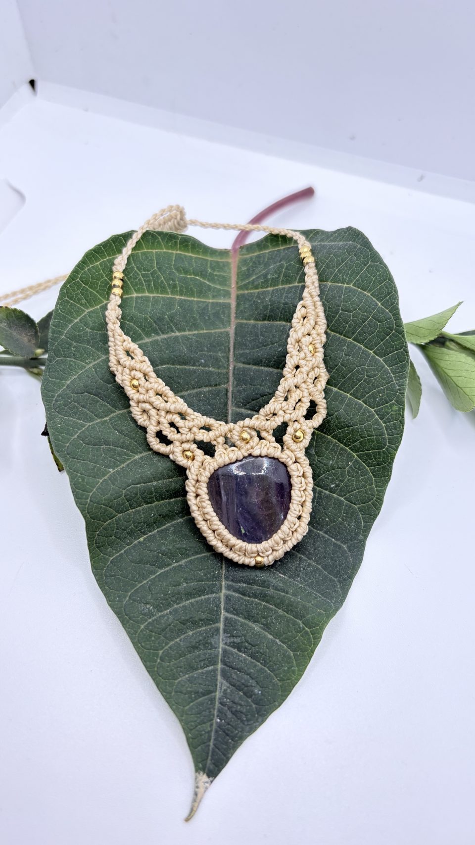 Gargantilla con  fluorita de macramé