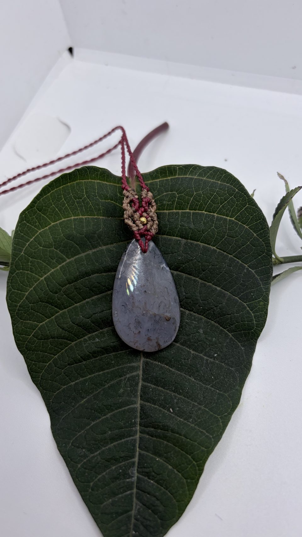 Collar con Ágata musgo de macramé