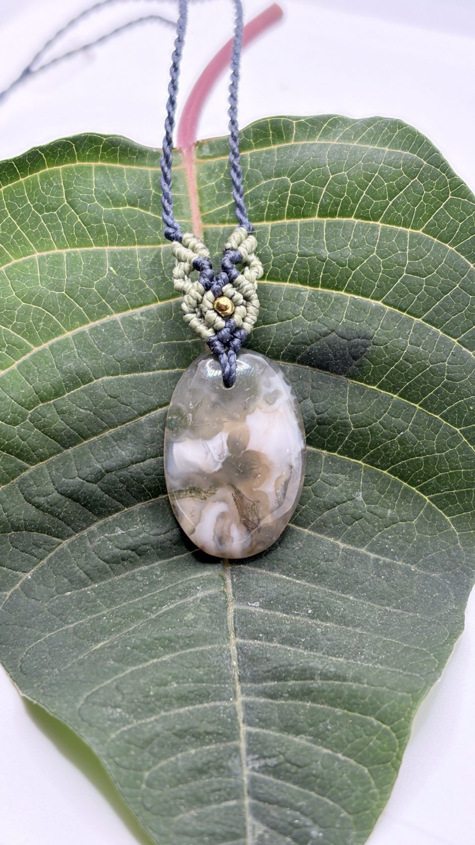 Collar con Ágata musgo de macramé