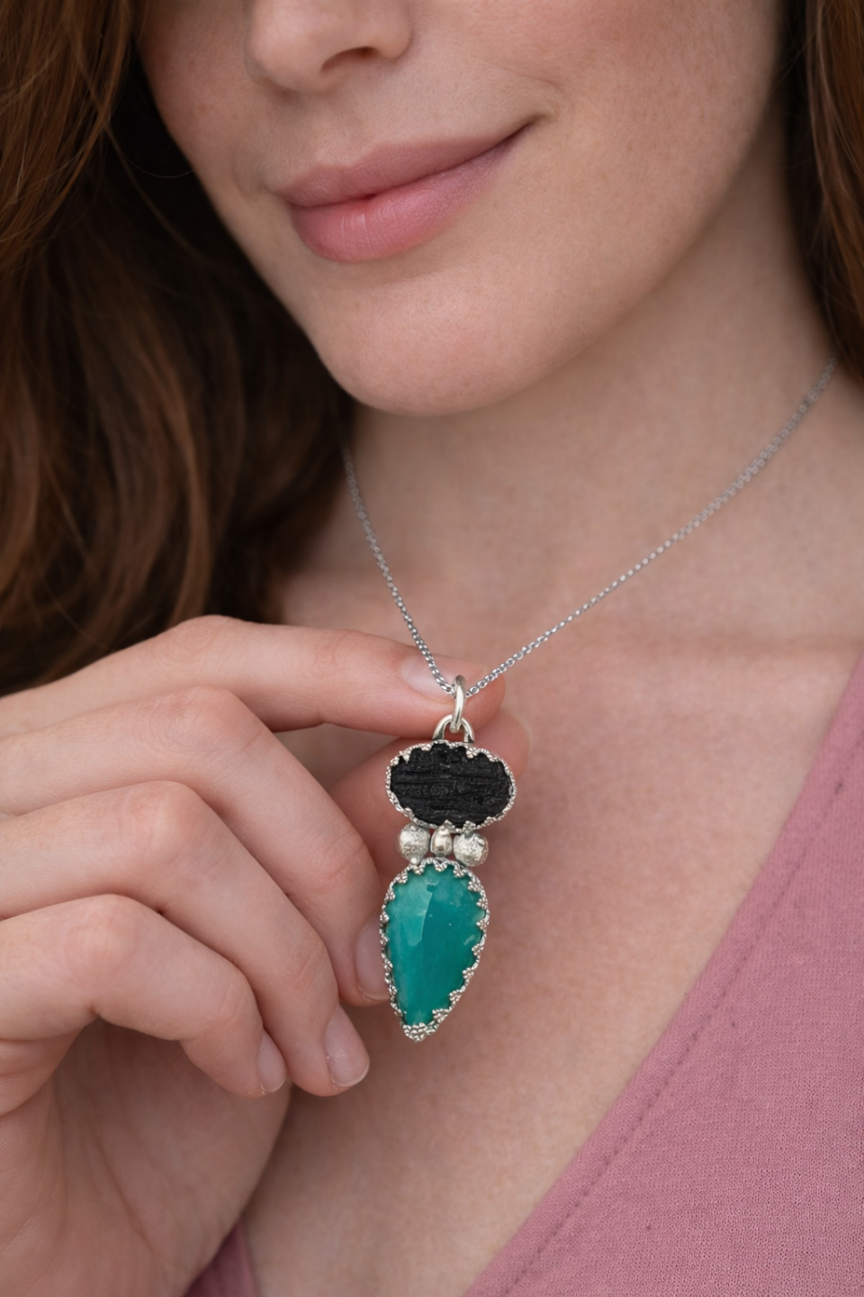 Collar double con turmalina negra y crisoprasa