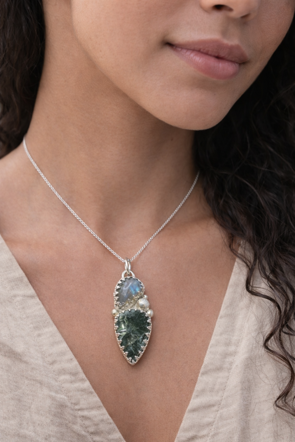 Collar con labradorita y seráfinita en plata de ley