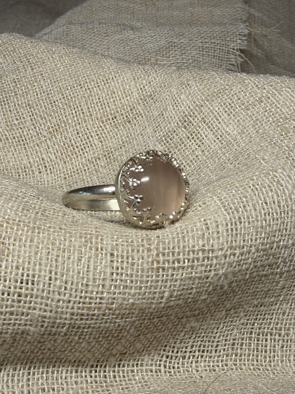 Anillo con cuarzo rosa talla 15