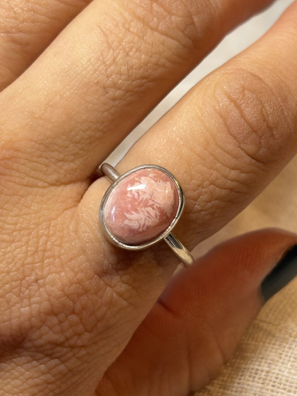 Anillo con rodocrosita talla 17