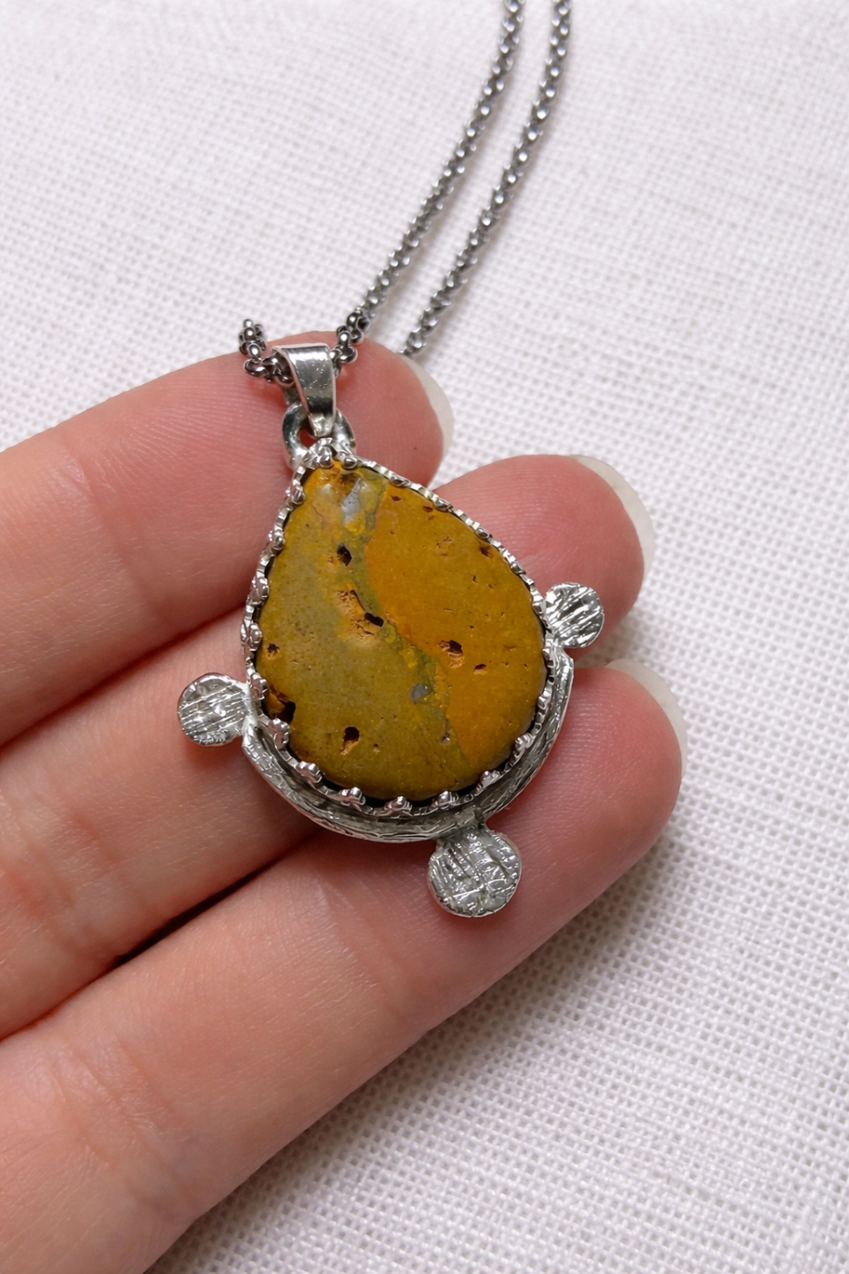 Collar Ofrenda · Jaspe Abejorro