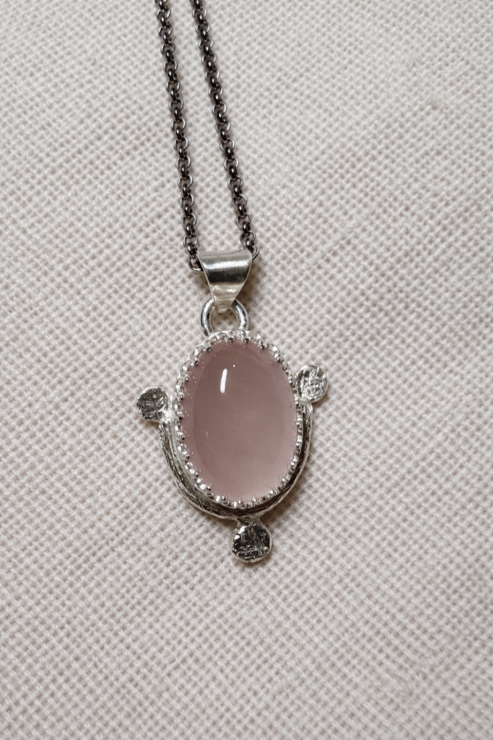 Collar Ofrenda · Cuarzo Rosa Natural · Plata de Ley