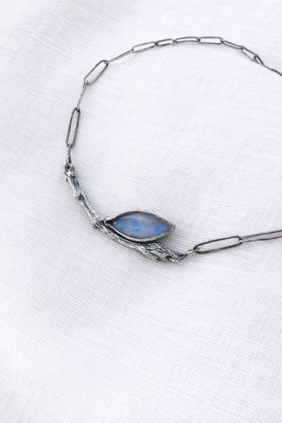 Collar Savia con piedra luna