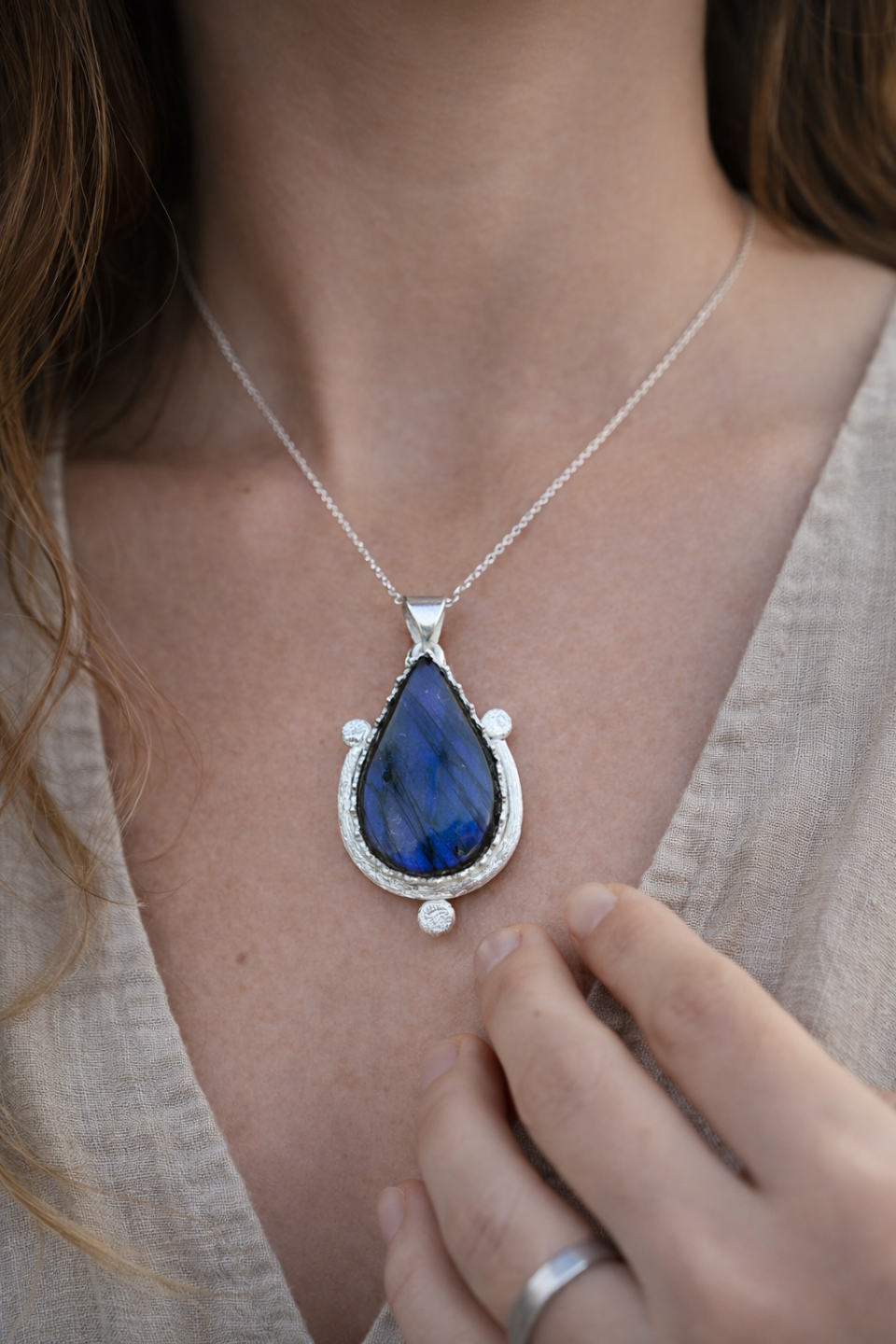 Collar Ofrenda con Labradorita natural en plata