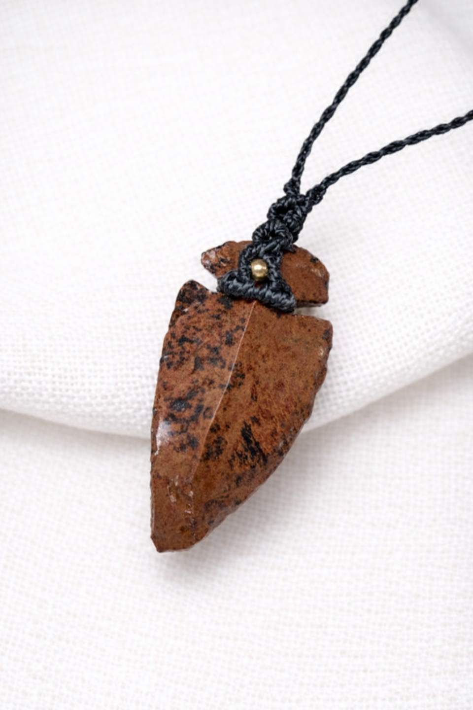 Collar Flecha de Obsidiana Caoba en Macramé