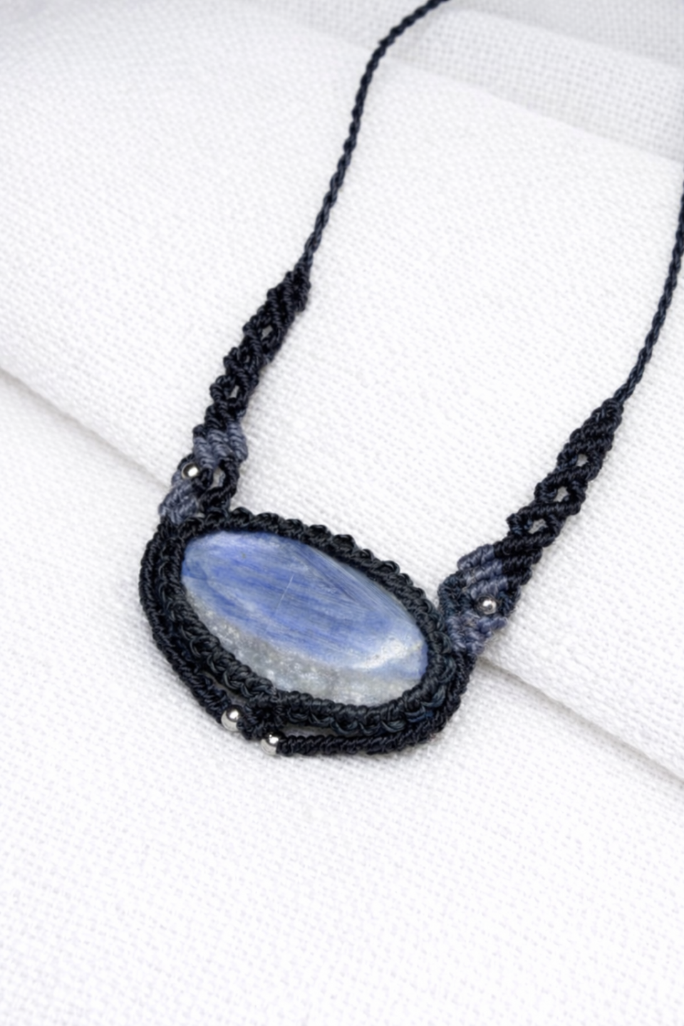 Collar de macramé Pausa con Cianita