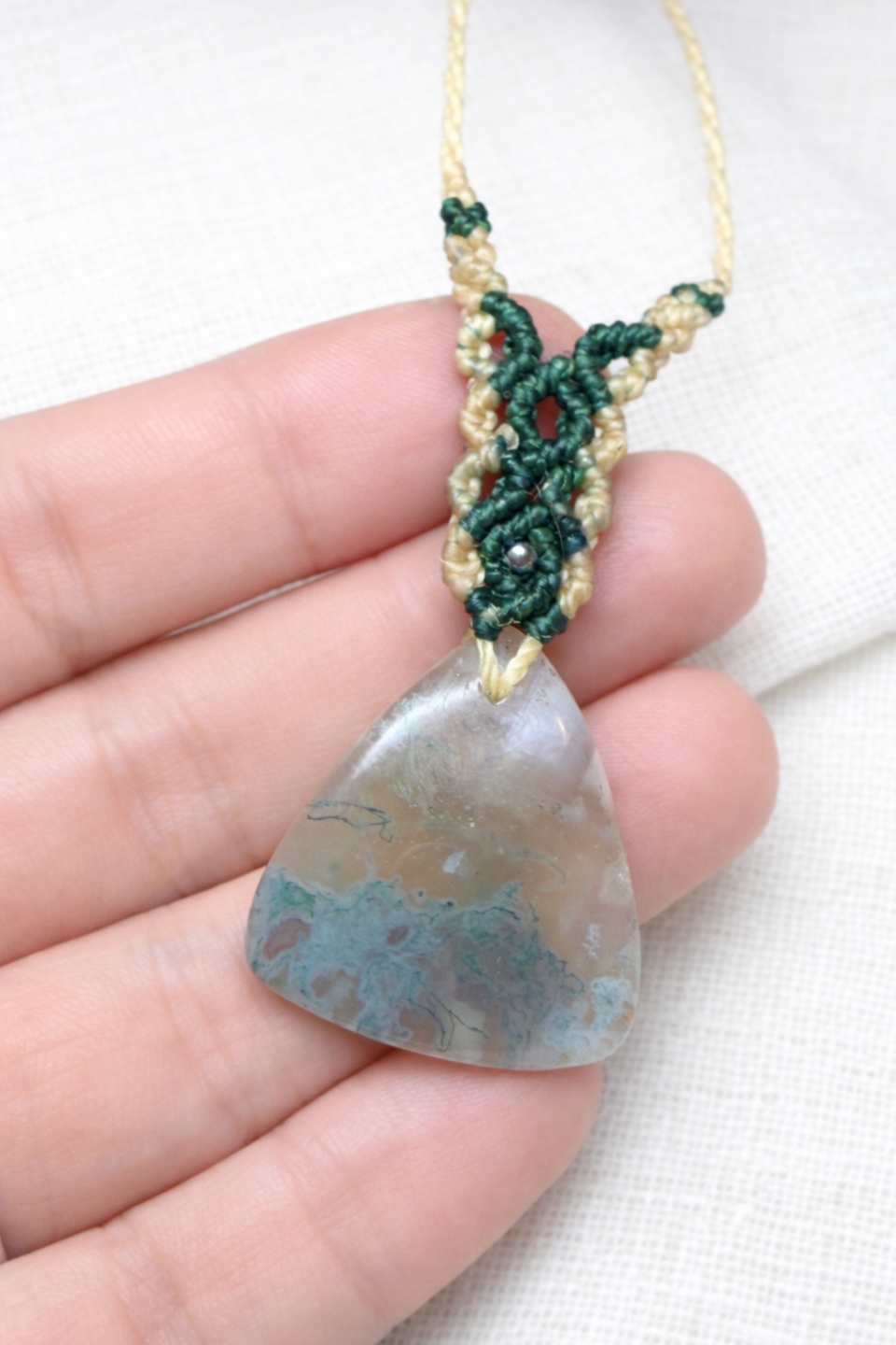 Collar de Ágata Musgo Natural en Macramé