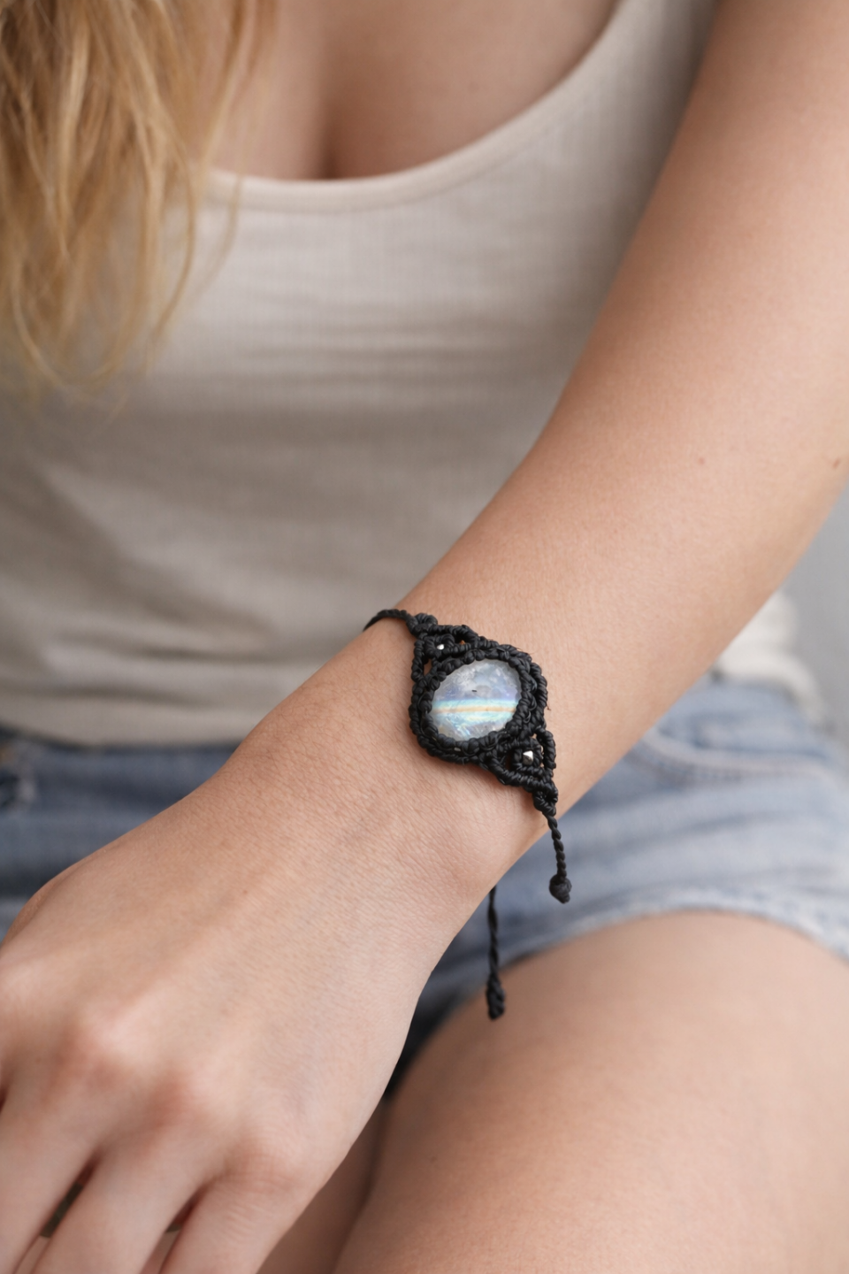 pulsera piedra luna macrame