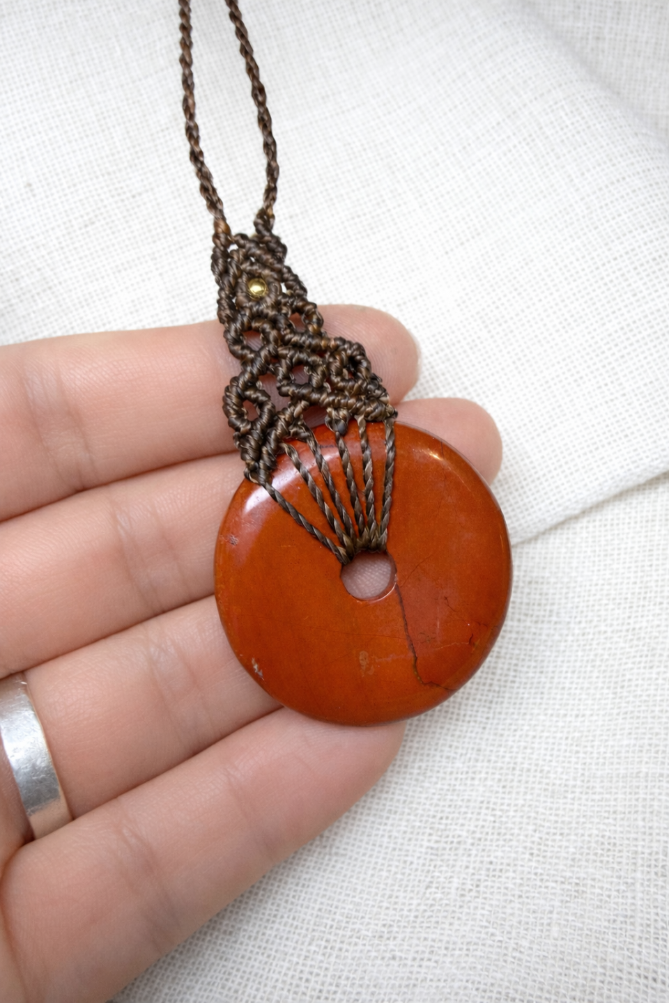 Dónut de Jaspe Rojo · Collar de Macramé Artesanal