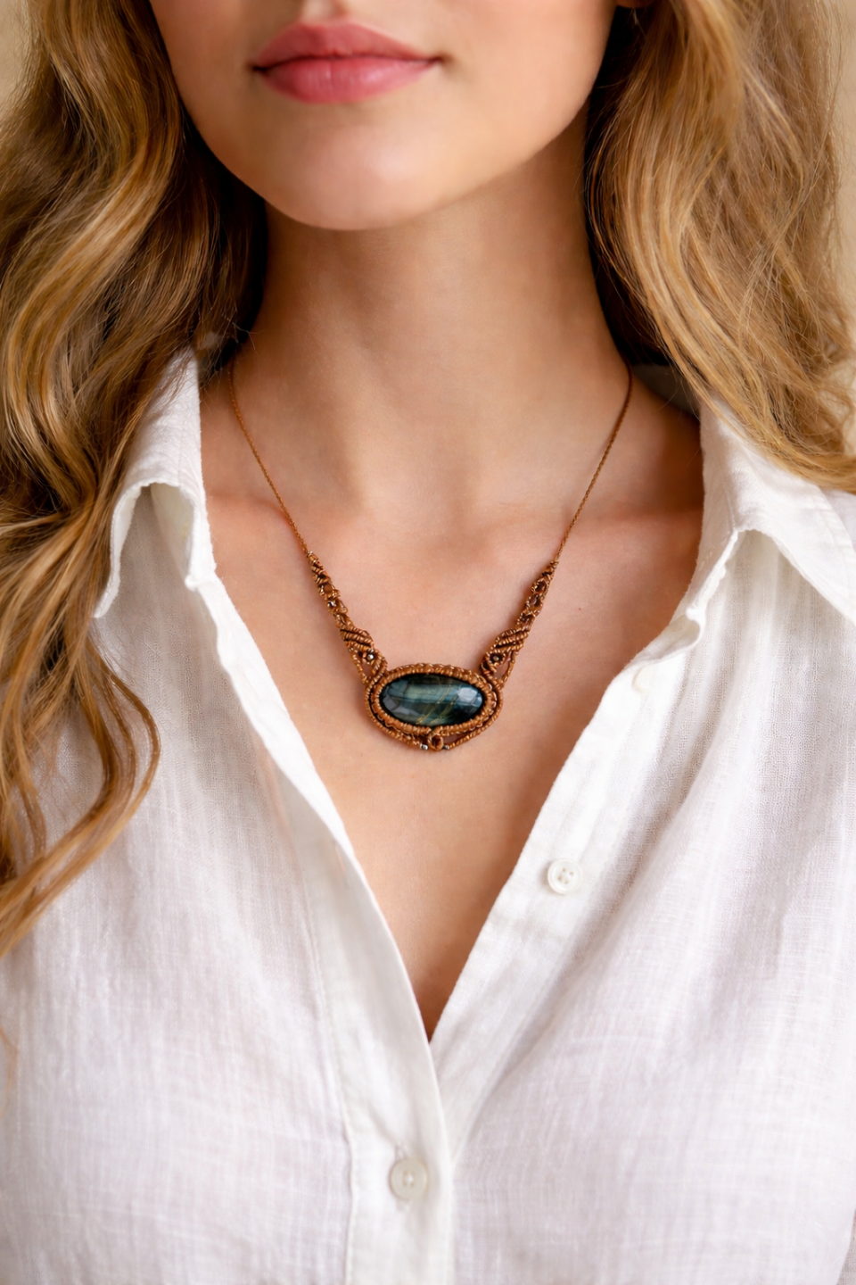 Collar de macramé Pausa con ojo de halcón