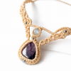 gargantilla de macrame con amatista chevron
