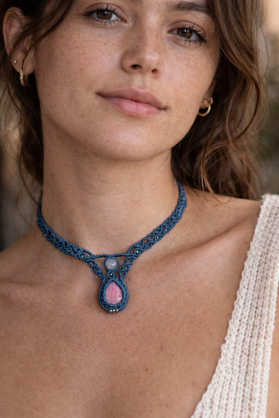 Gargantilla de macramé con rodocrosita
