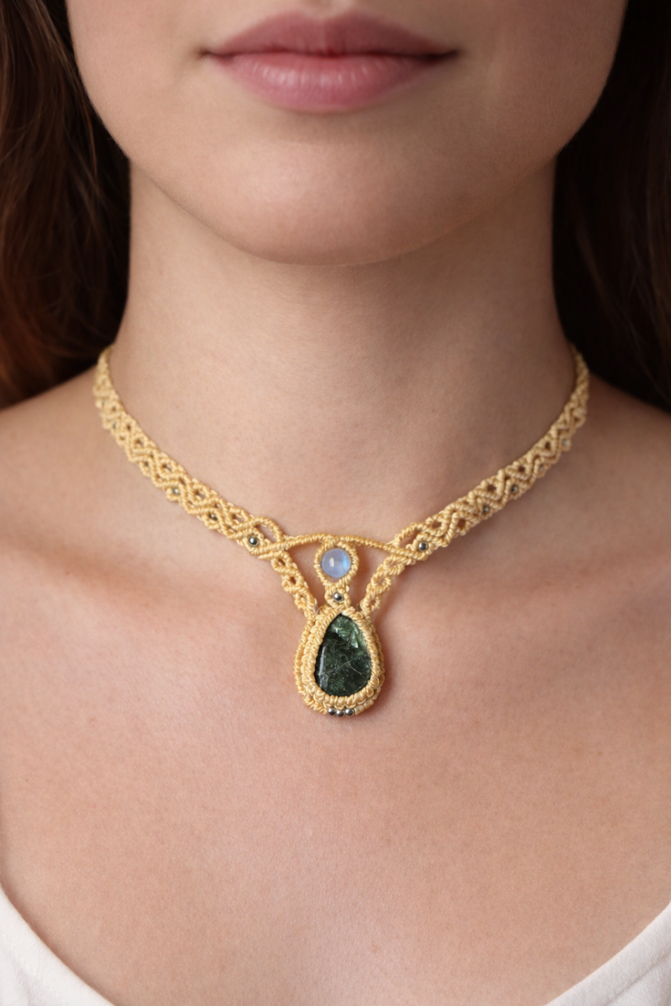 Gargantilla de macramé con Serafinita