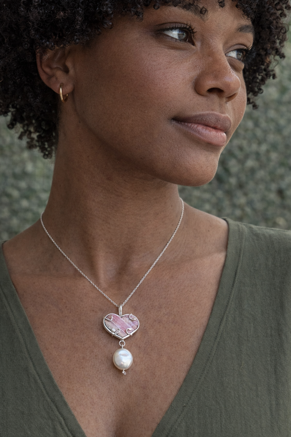Collar corazón de rodocrosita y perla cultivada en plata